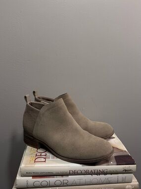 Toms Women’s Taupe Suede Chukka Boots